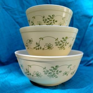 Vintage Pyrex Shenandoah 3 piece mixing